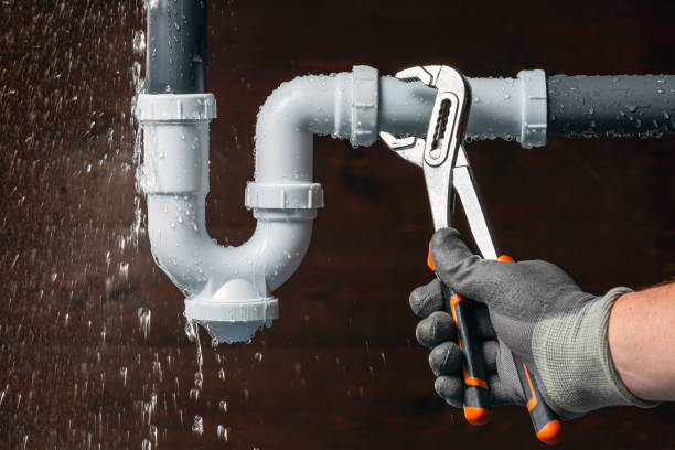 Professional Emergency Plumber technician working in Lothian, MD